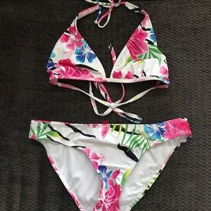 2 Piece Medium Guess Swim Suit
